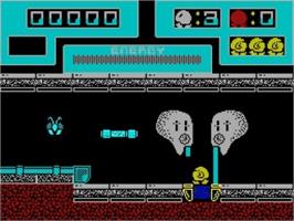 In game image of Centipod on the Sinclair ZX Spectrum.