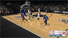 In game image of NBA Live 6 on the Sony PSP.