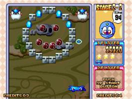 In game image of Block Kuzushi Kowashite Help! on the Sony Playstation.