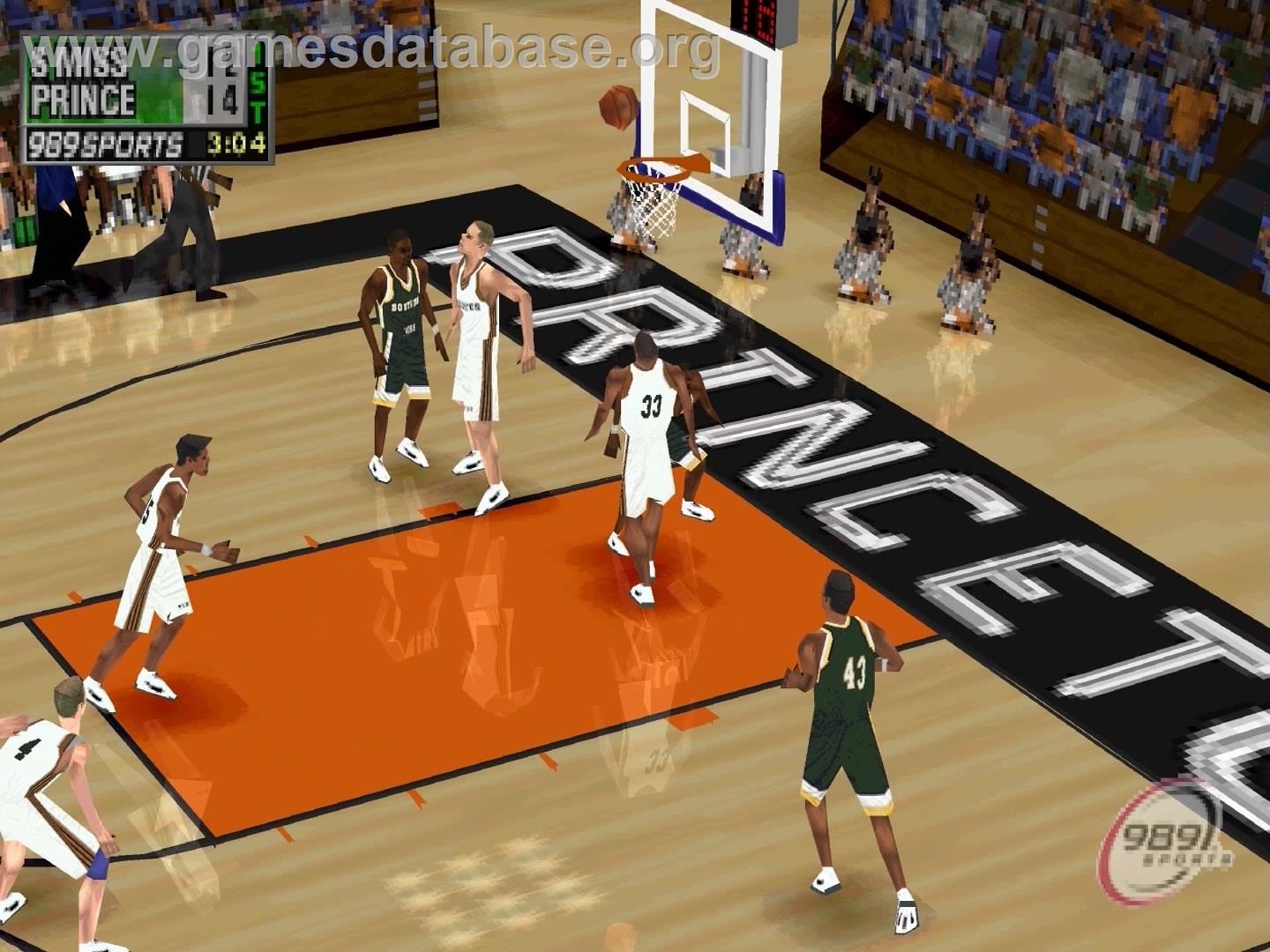 Ncaa Final Four 2001 - Sony Playstation - Artwork - In Game