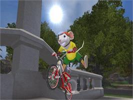 In game image of Stuart Little 3 - L'aventure Photographique on the Sony Playstation 2.