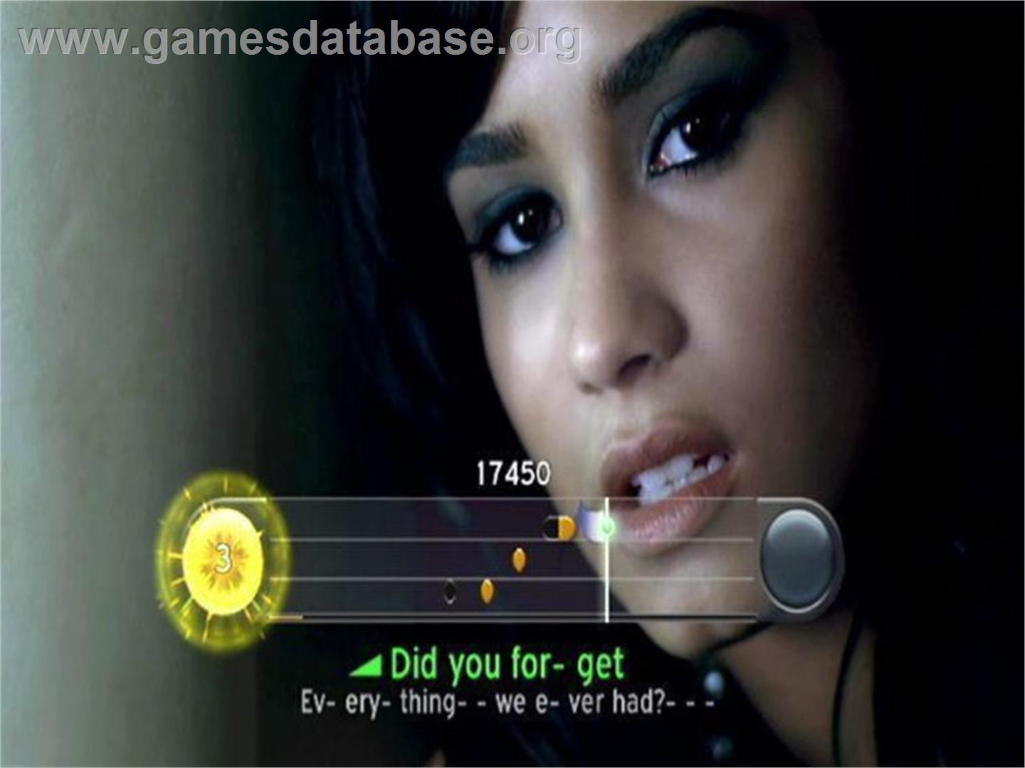 Disney Sing It - Pop Party - Sony Playstation 2 - Artwork - In Game