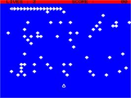 In game image of Centipede on the Tangerine Oric.
